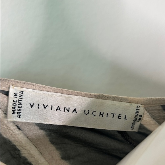 Viviana Uchitel Chic Grey and Cream Women's Sleeveless Blouse - Picture 2 of 8